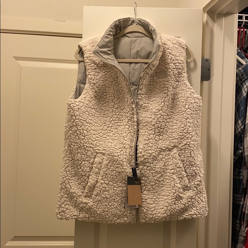 BRAND NEW The North Face Merriwood reversible vest